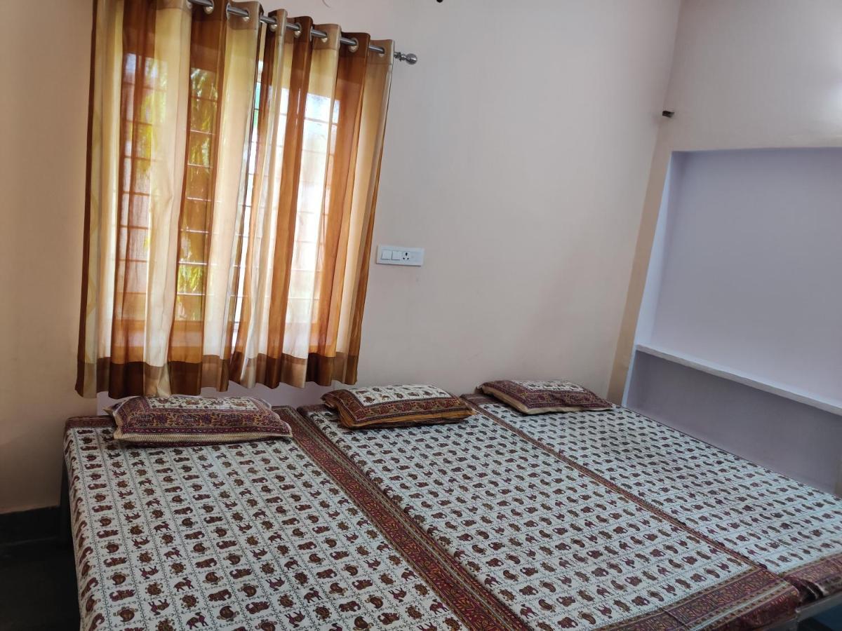 Saket Guest House Jaipur Bilik gambar